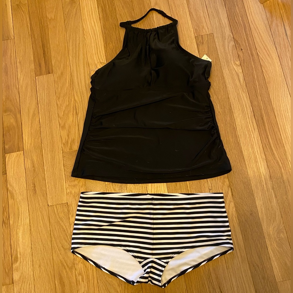 Black & White 2 piece tankini swimsuit size medium